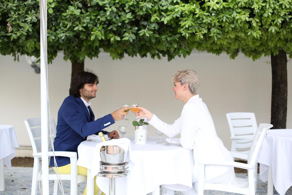 Hotel Barbarella Giugliano In Campania Eksteriør bilde